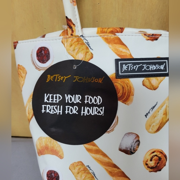 Betsey Johnson Love At First Bite Insulated Lunch Tote - Picture 6 of 7